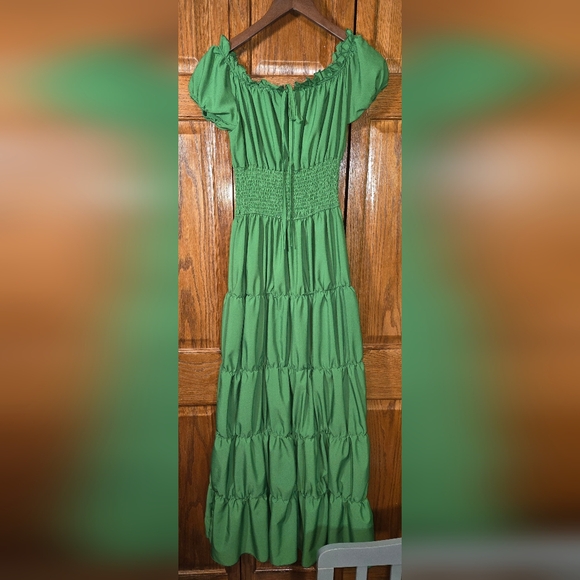 Amazon Dresses & Skirts - Amazon Generic Renaissance Green Ruched Ruffled Cottage Corset Peasant S…